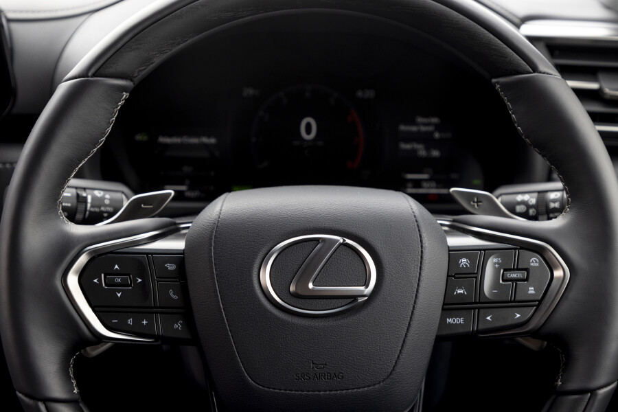 Lexus LX 700h