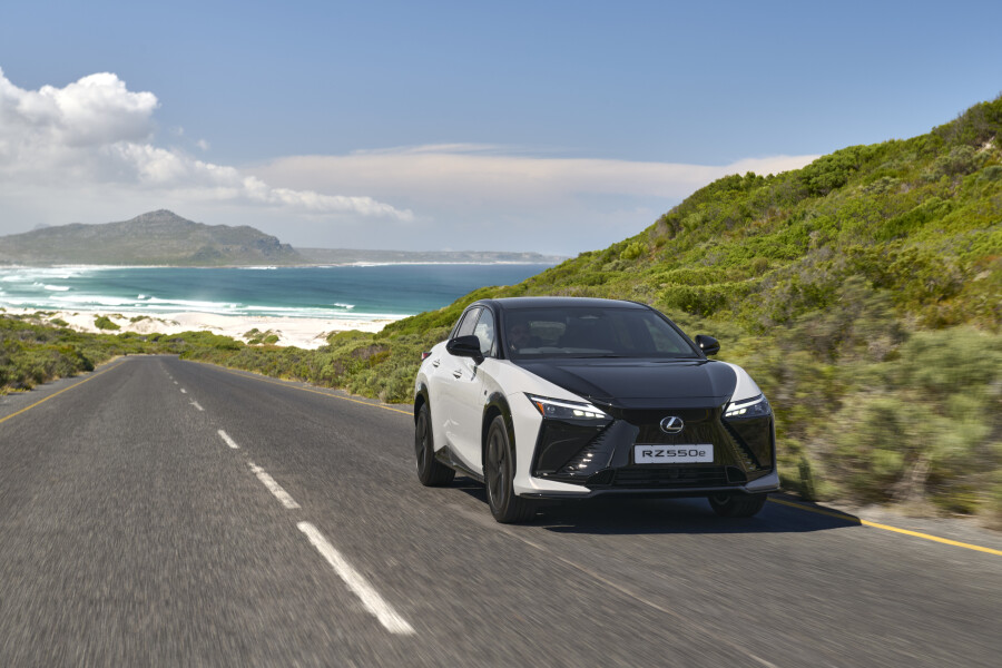 Lexus RZ 550e