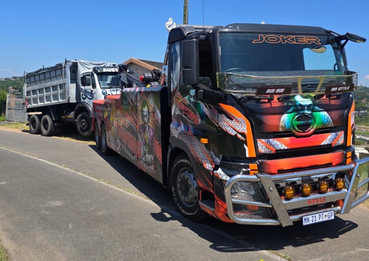 EYE-CATCHING HINO 700 TOW TRUCK JOINS KZN FLEET