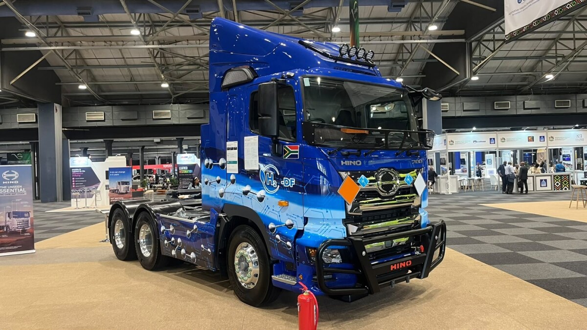 HINO SA DISPLAYS DUAL FUEL TRUCK AT AUTOWEEK IN DURBAN